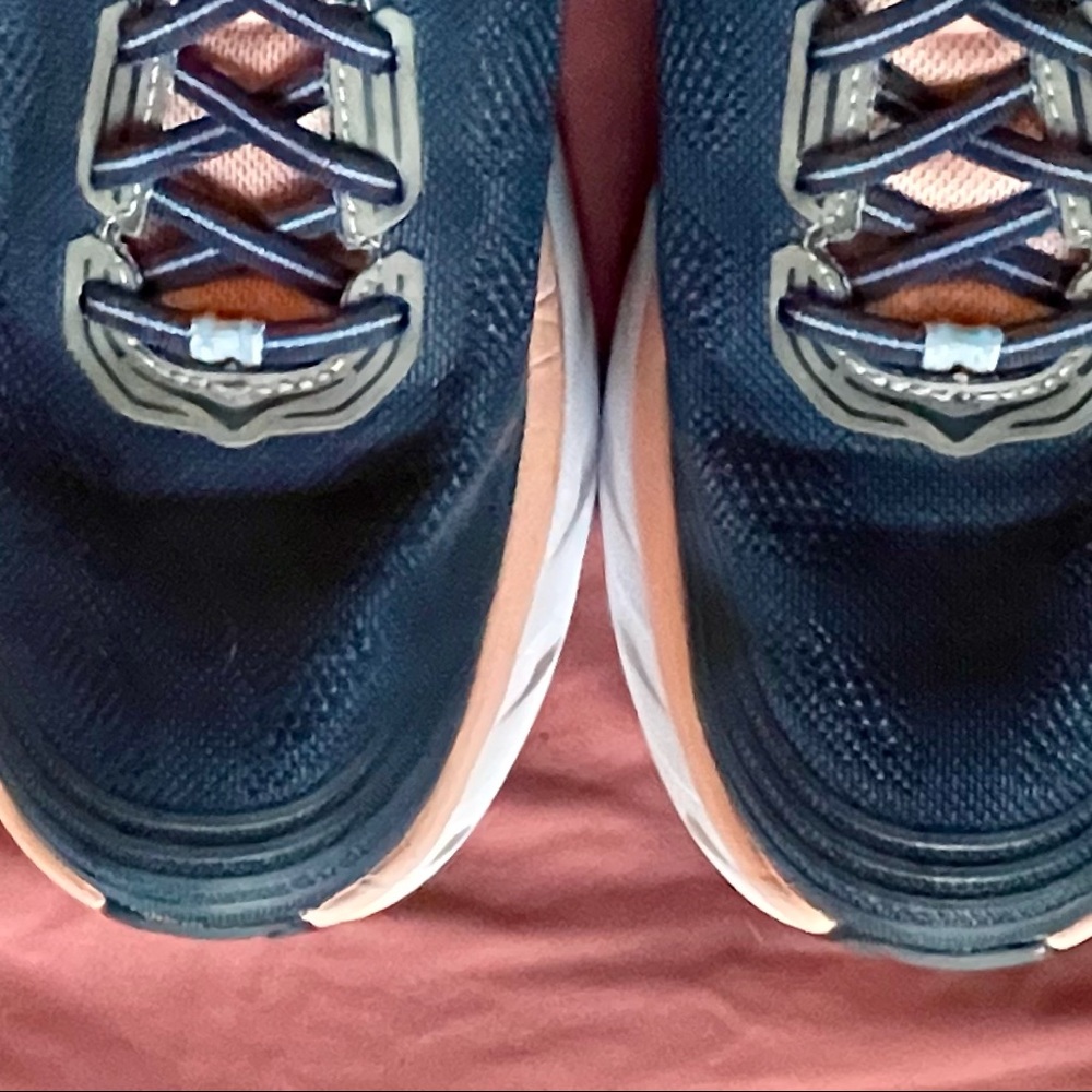 Hoka One One Women’s Bondi 6, size 10 - EUC